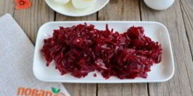 свекольный суп с яйцом