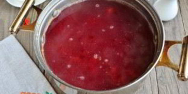 свекольный суп с яйцом