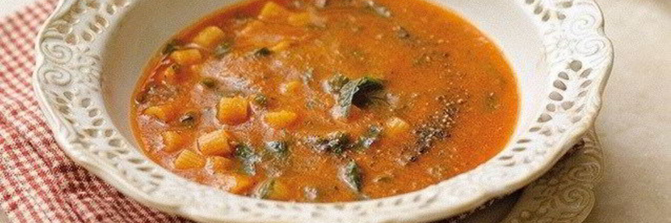 Свежий томатный суп с пастой