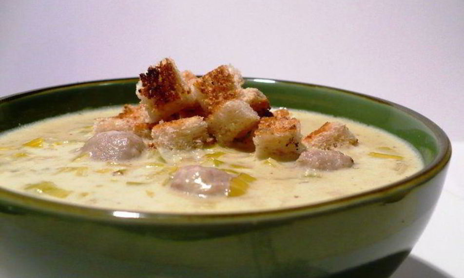 Рецепт наваристый сырный суп из порея с фрикадельками и гренками