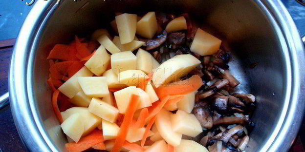 сырный крем-суп с грибами и курицей