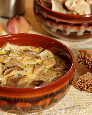 Сырный суп на грибном бульоне