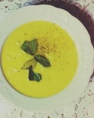 Сырный суп-пюре с черносливом и цветной капустой