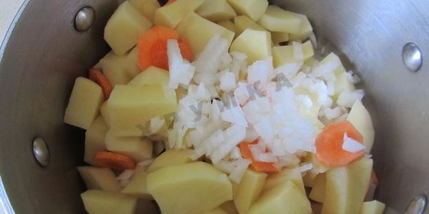 сырный суп с колбасой и плавленным сыром