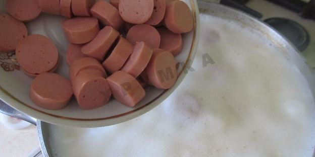 сырный суп с колбасой и плавленным сыром