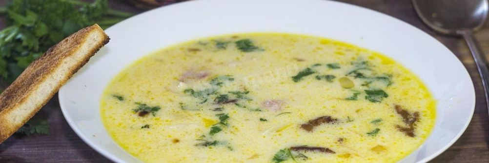 Сырный суп с копченой курицей