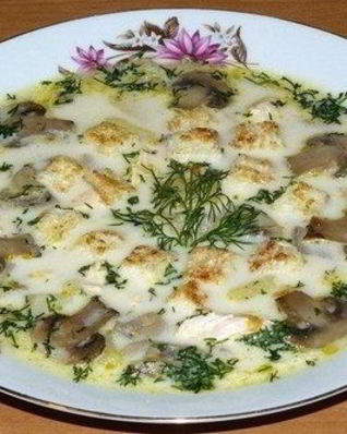 Сырный суп с куриным филе и шампиньонами