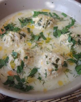 Сырный суп с куриными фрикадельками