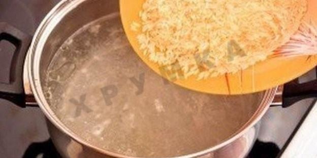 сырный суп с курицей и плавленным сыром и рисом