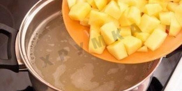 сырный суп с курицей и плавленным сыром и рисом