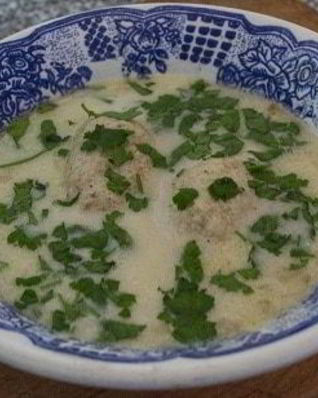 Сырный суп с рисом и куриными кнелями