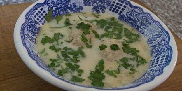 сырный суп с рисом и куриными кнелями