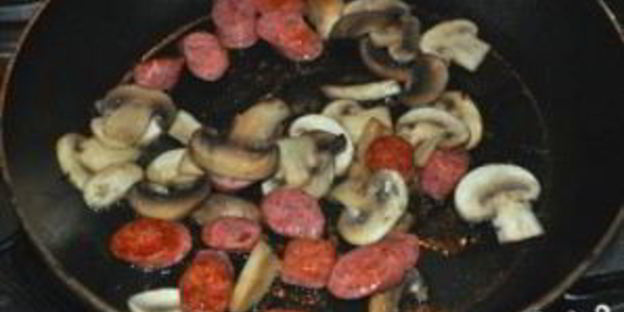 сырный суп с шампиньонами и копченостями