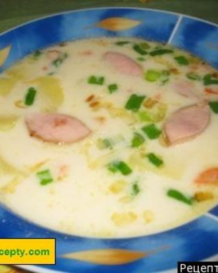 Сырный суп с сосиской и картошкой