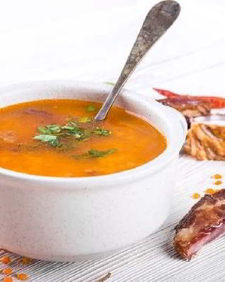 Сытный суп из бараньих ребрышек с чечевицей