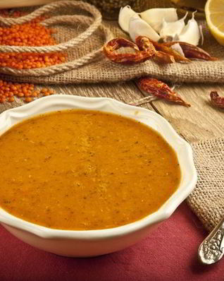 Сытный суп из красной чечевицы