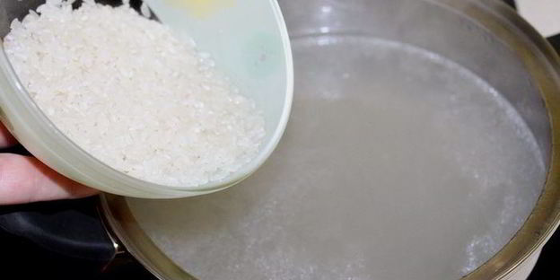 томатный суп с рисом, овощами и фрикадельками