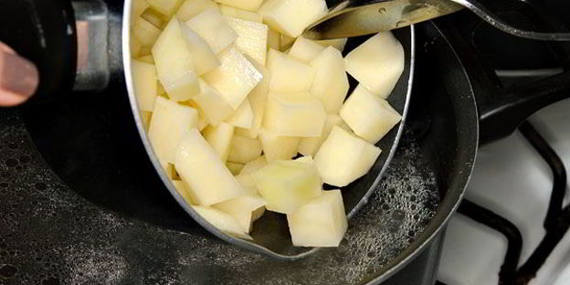 острый рыбный суп — уха с венгерским акцентом