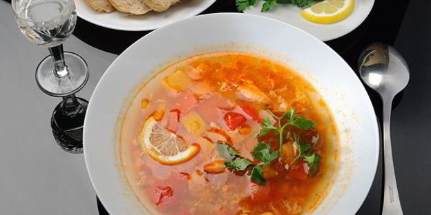 острый рыбный суп — уха с венгерским акцентом