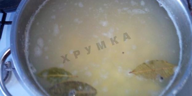 рыбный суп уха из окуня