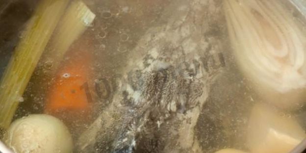 рыбный суп уха из осетра