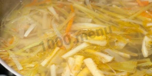 рыбный суп уха из осетра