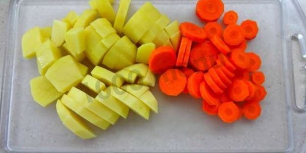 рыбный суп уха из речной рыбы