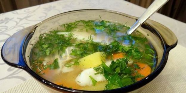 рыбный суп уха из речной рыбы