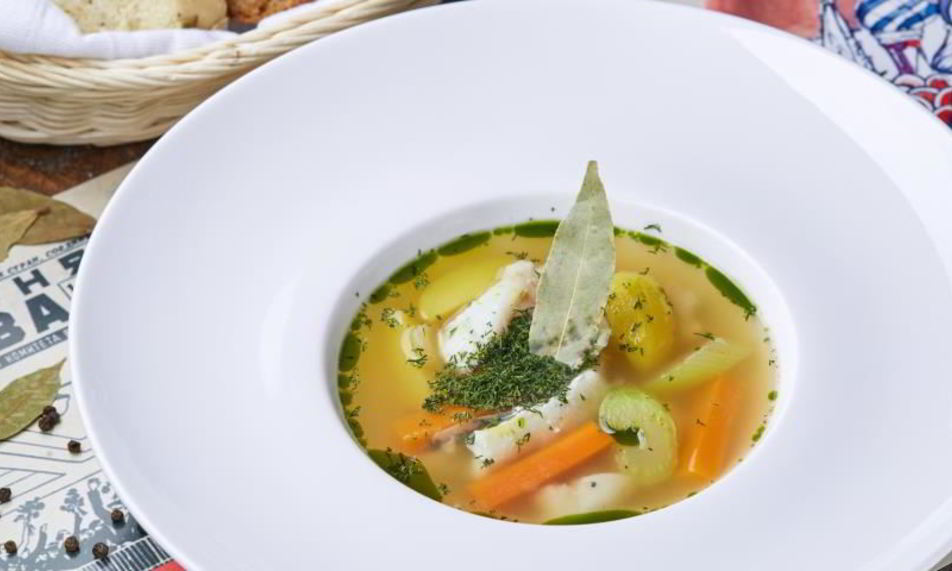 Рецепт ухи из морских рыб с укропом и водкой