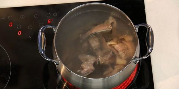 уха из стерляди с копченой форелью