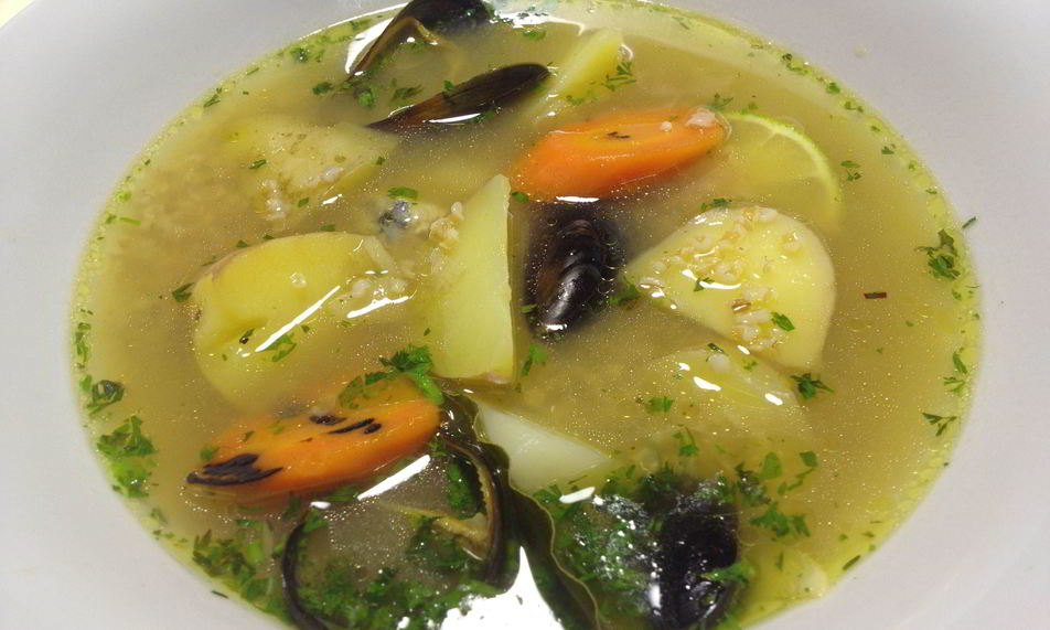 Рецепт ухи из судака с беломорскими мидиями