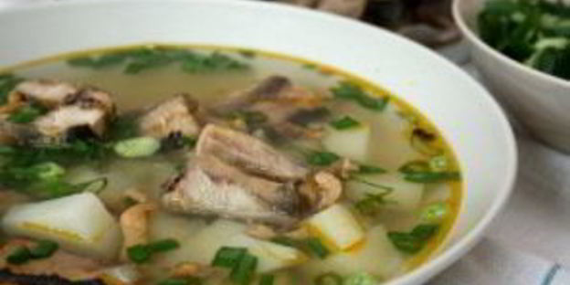 уха с яйцом