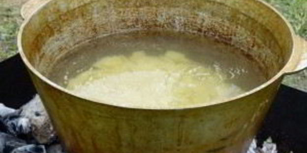 уха в казане