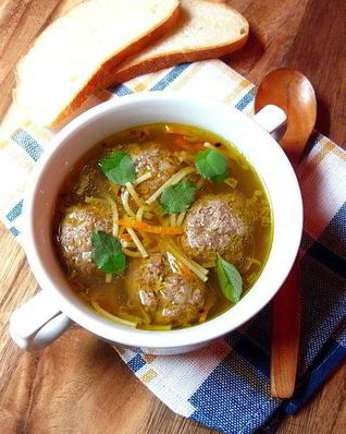 Вермишелевый суп с гречневыми фрикадельками