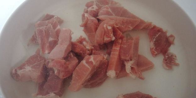 зеленый суп с щавелем, яйцом и мясом