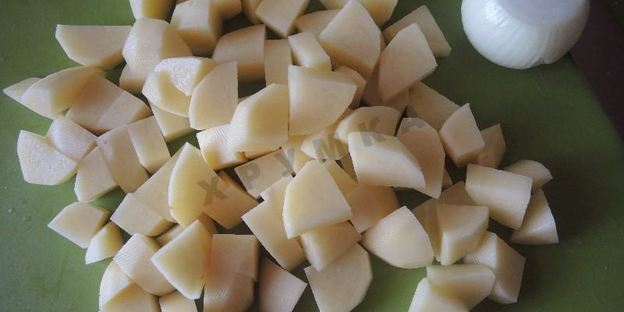 зеленый суп с щавелем, яйцом и мясом