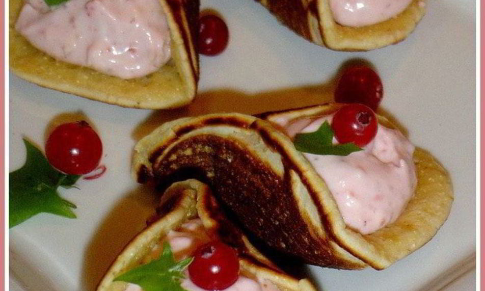 Рецепт блинчиков арабских с творожно-клубничной начинкой