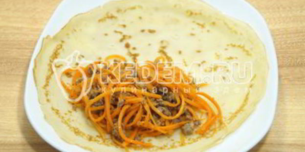 блины с фаршем и морковью по-корейски