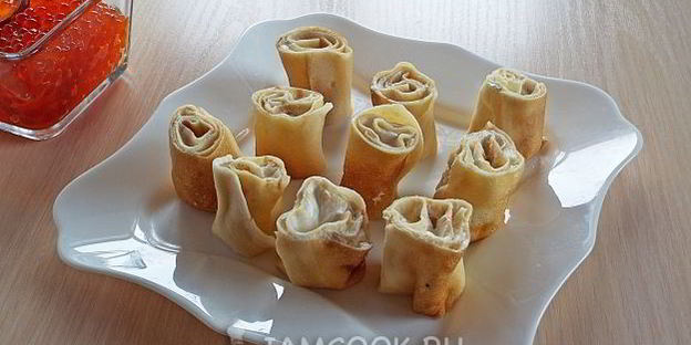 блины с икрой и сметаной