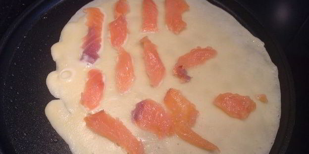 блины с припеком с форелью и с яблоком