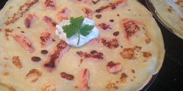 блины с припеком с форелью и с яблоком