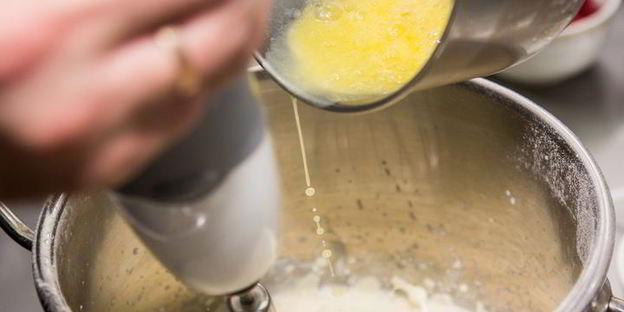 блины с сырным припеком