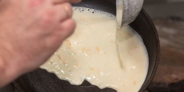 блины с сырным припеком