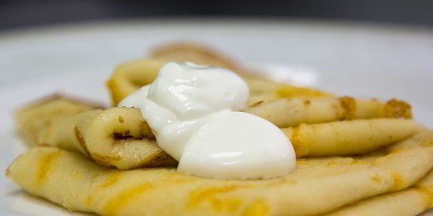 блины с сырным припеком