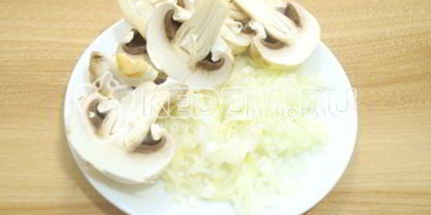 фаршированные блины с колбасой и грибами