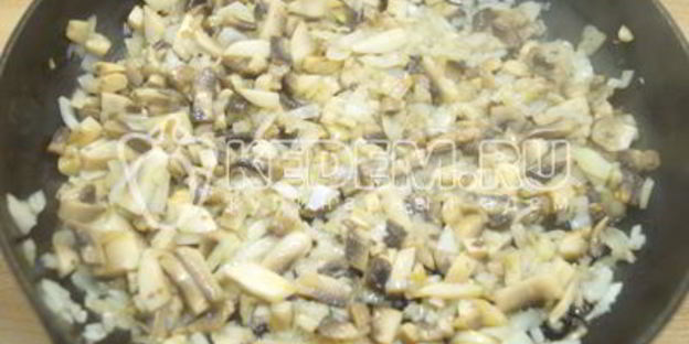 фаршированные блины с колбасой и грибами