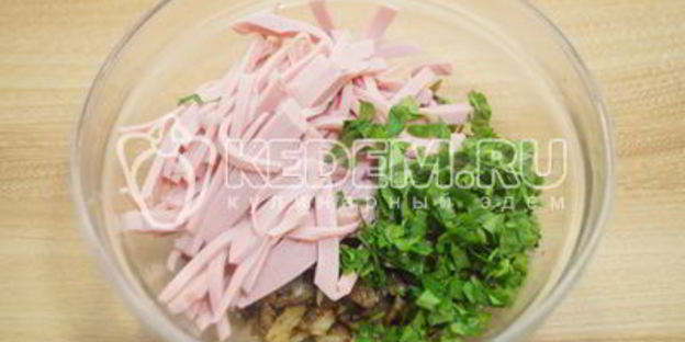 фаршированные блины с колбасой и грибами