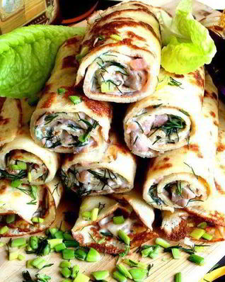 Французские блинчики с красной рыбкой