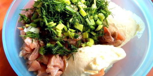 французские блинчики с красной рыбкой