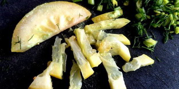 французские блинчики с красной рыбкой